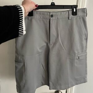 Izod Men's Light Gray Cargo Shorts